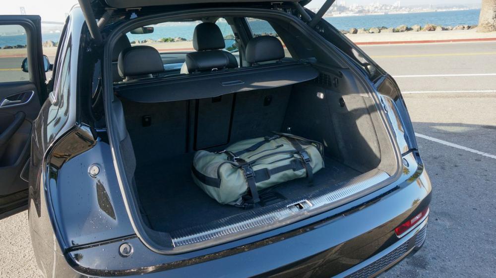 Đánh giá xe Audi Q3 2016: Cốp xe Đánh giá xe Audi Q3 2016: Cốp xe