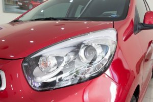 Đánh giá xe Kia Morning SI 2016: Đèn pha vẫn là Halogen dạng Projector.