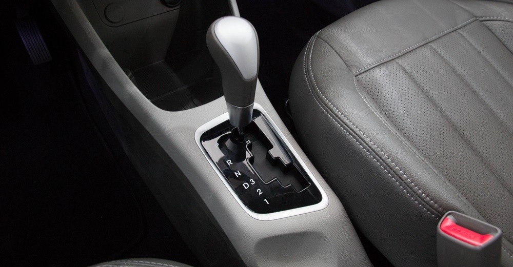 Đánh giá xe Kia Morning Si 2016: Cần gạt số.