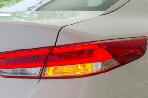 Đánh giá xe Kia Optima 2017: Cụm đèn hậu LED thanh mảnh.