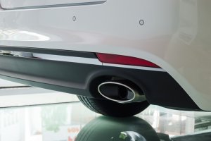 Đánh giá xe Kia Optima 2017: Ống xả đơn.