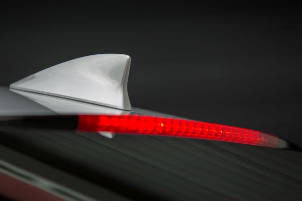 Đánh giá xe Lexus RC 2017: Vây cá mập và đèn phanh ,