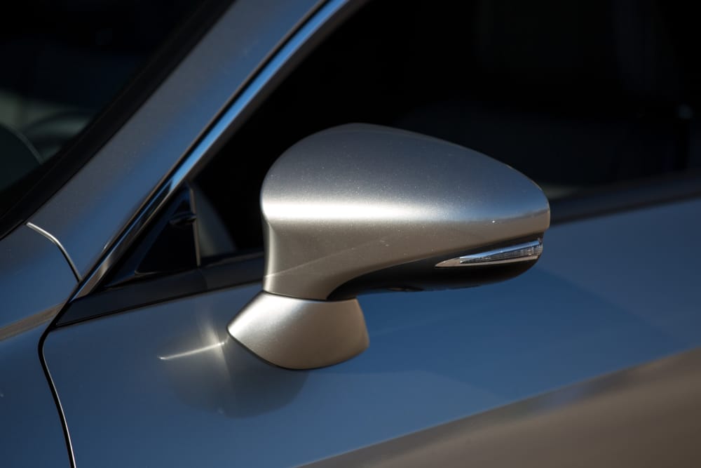 Đánh giá xe Lexus RC 2017: Gương chiếu hậu tích hợp đèn báo rẽ.