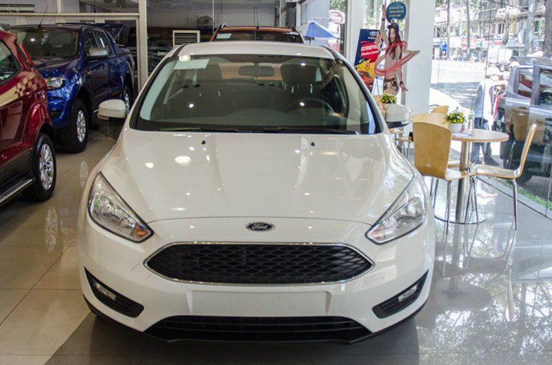 Đánh giá xe Ford Focus 2017: Đầu xe được thiết kế tương tự bản Titanium 4
