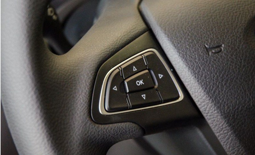 Đánh giá xe Ford Focus 2017: Nút điều khiển 1