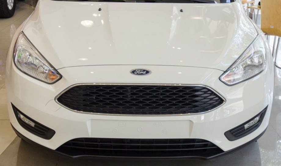 Đánh giá xe Ford Focus 2017: Lưới tải được thiết kế hình mũi hổ 1