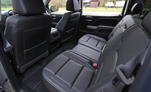 Đánh giá xe Chevrolet Silverado 1500 2017: Ghế ngồi có các chức năng như sưởi nhiệt, hỗ trợ điều chỉnh thắt lưng, thông gió Đánh giá xe Chevrolet Silverado 1500 2017: Ghế ngồi có các chức năng như sưởi nhiệt, hỗ trợ điều chỉnh thắt lưng, thông gió 1