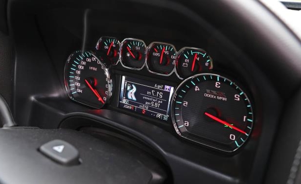 Đánh giá xe Chevrolet Silverado 1500 2017: Thiết kế Đồng hồ lái Đánh giá xe Chevrolet Silverado 1500 2017: Thiết kế Đồng hồ lái 1