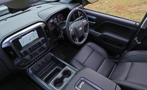 Đánh giá xe Chevrolet Silverado 1500 2017 về bảng điều khiển trung tâm Đánh giá xe Chevrolet Silverado 1500 2017 về bảng điều khiển trung tâm 1