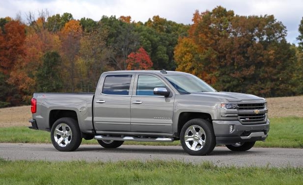 Thân xe Chevrolet Silverado 1500 2017 có những đường gân dập nổi, tăng tính khí động học Thân xe Chevrolet Silverado 1500 2017 có những đường gân dập nổi, tăng tính khí động học 1
