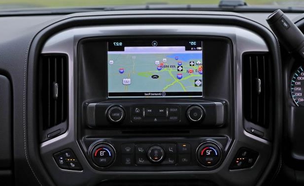 Đánh giá xe Chevrolet Silverado 1500 2017: Màn hình trung tâm và nút bấm điều khiển Đánh giá xe Chevrolet Silverado 1500 2017: Màn hình trung tâm và nút bấm điều khiển 1