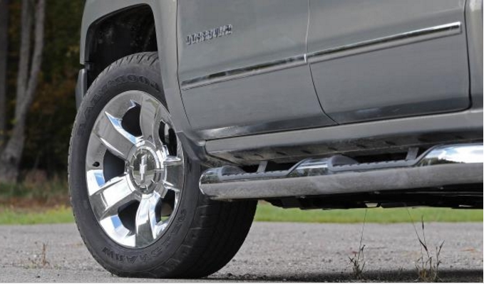 Đánh giá xe Chevrolet Silverado 1500 2017: Bậc cửa lên/xuống Đánh giá xe Chevrolet Silverado 1500 2017: Bậc cửa lên/xuống 1