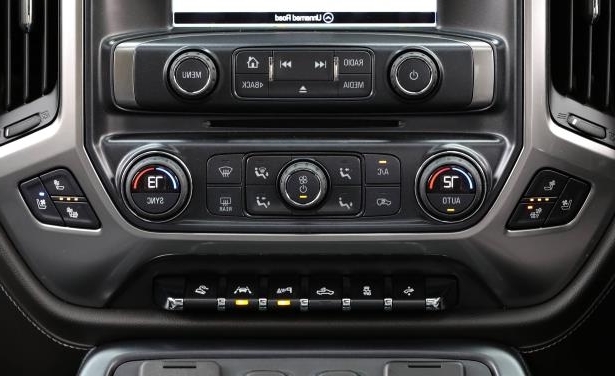 Đánh giá xe Chevrolet Silverado 1500 2017: Nút bấm điều khiển Đánh giá xe Chevrolet Silverado 1500 2017: Nút bấm điều khiển 1
