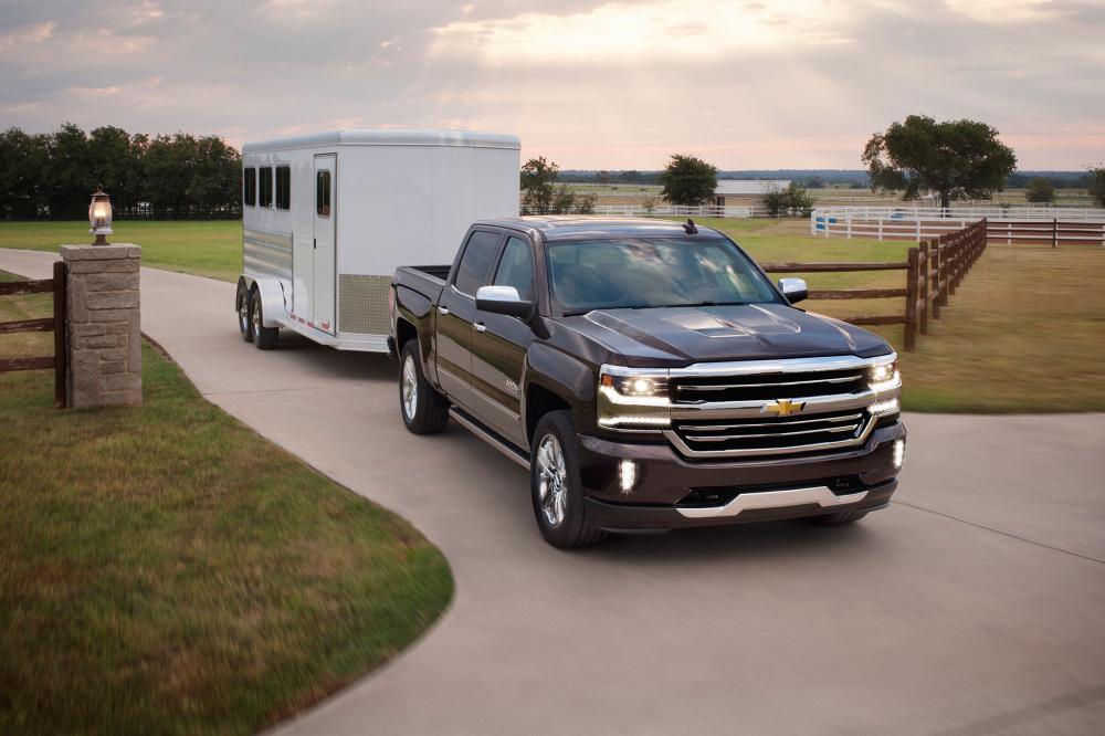 Động cơ V8 giúp Chevrolet Silverado 1500 2017 có sức kéo ấn tượng Động cơ V8 giúp Chevrolet Silverado 1500 2017 có sức kéo ấn tượng 1