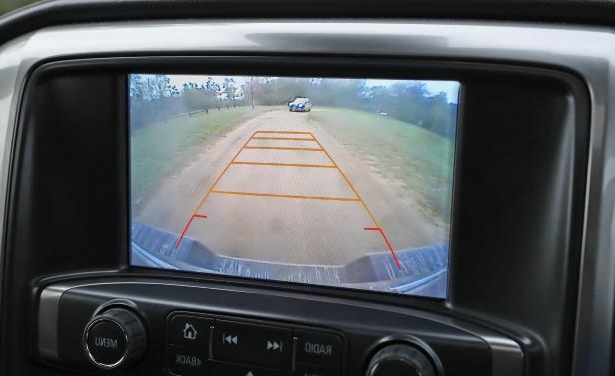 Đánh giá xe Chevrolet Silverado 1500 2017: Màn hình hiển thị thông tin Đánh giá xe Chevrolet Silverado 1500 2017: Màn hình 1