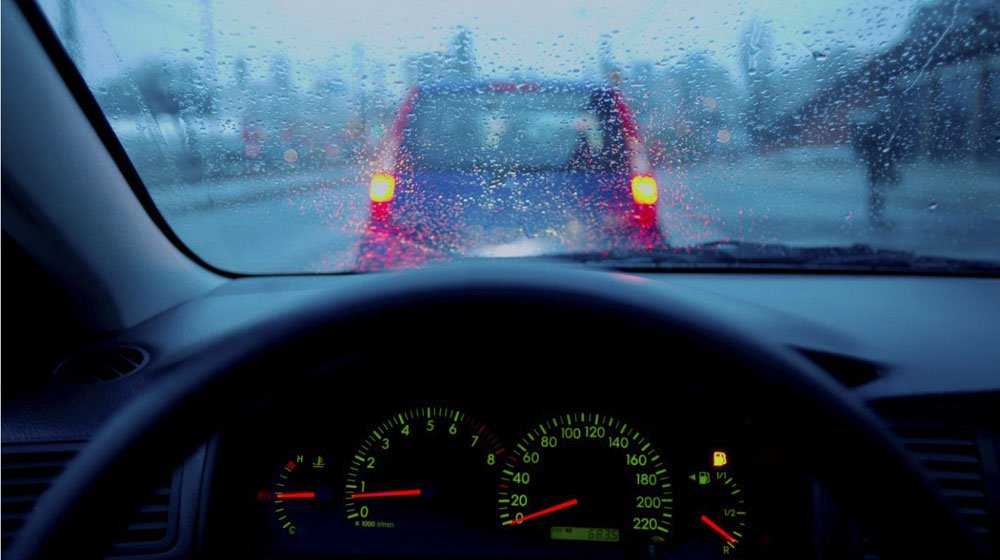 Tất tần tật những bí quyết để lái xe ô tô an toàn trong mùa mưa r01