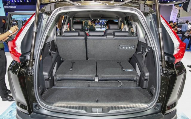 Đánh giá xe Honda CR-V 2018 bản 7 chỗ: Khoang hành lý của xe thuộc top đầu phân khúc.