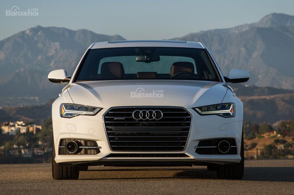 Audi A6 2018 hiện đang nắm giữ lợi thế về giá bán cạnh tranh hơn BMW 5 Series 2018 BMW 5 Series 2018 và Audi A6 2018 đánh giá so sánh ưu nhược điểm