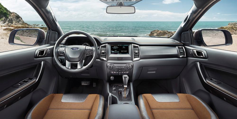 Đánh giá xe Ford Ranger Wildtrak 2018: Nội thất tinh tế Ảnh chụp nội thất xe Ford Ranger Wildtrak 2018