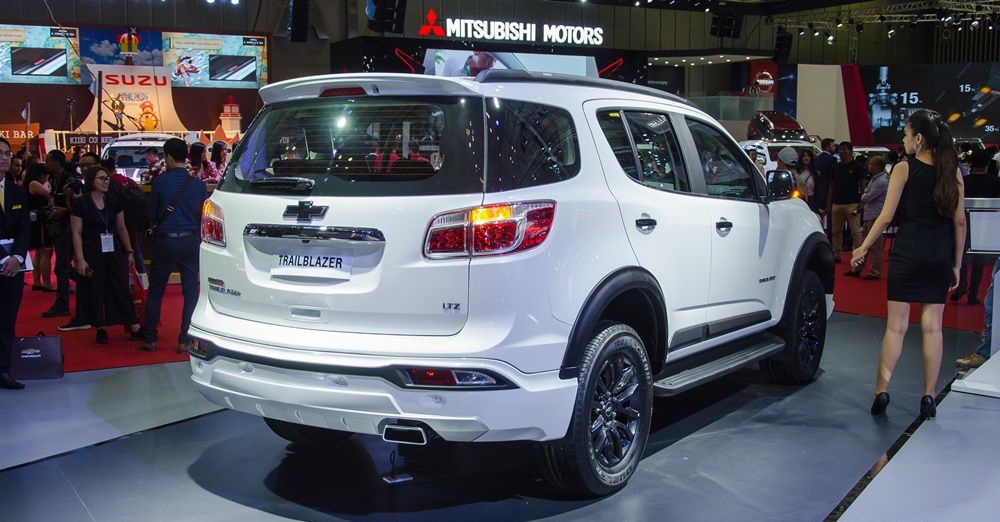Đánh giá xe Chevrolet Trailblazer 2018: Đuôi xe đơn giản Ảnh chụp đuôi xe Chevrolet Trailblazer 2018