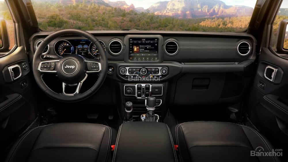 Đánh giá xe Jeep Wrangler 2018 về nội thất Khoang nội thất xe Jeep Wrangler 2018