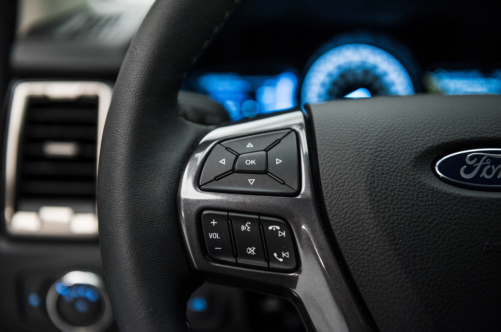 Đánh giá xe Ford Ranger 2019-2020 thế hệ mới nhất 15 Đánh giá xe Ford Ranger 2019-2020 thế hệ mới nhất a15