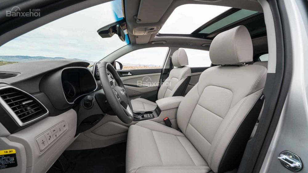 Đánh giá xe Hyundai Tucson 2019: Không gian hàng ghế trước Đánh giá xe Hyundai Tucson 2019: Không gian hàng ghế trước 1