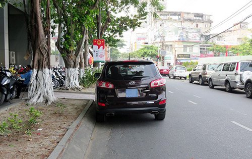Mức phạt khi dừng, đỗ xe ô tô bên trái đường 1 chiều và đoạn đường cong 1