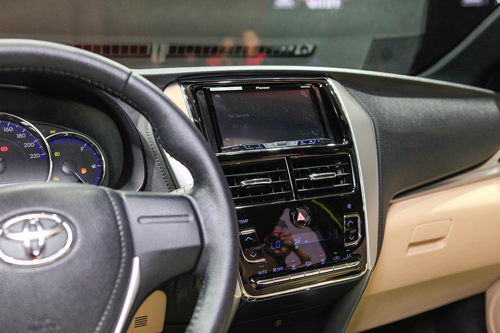 Đánh giá xe Toyota Yaris G 2019: Màn hình cảm ứng 7 inch..