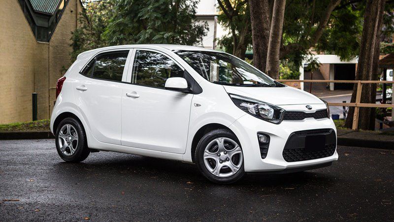 Kia Morning đứng hạng 2 trong phân khúc nhưng rớt khỏi top 10 xe ăn khách toàn quốc.