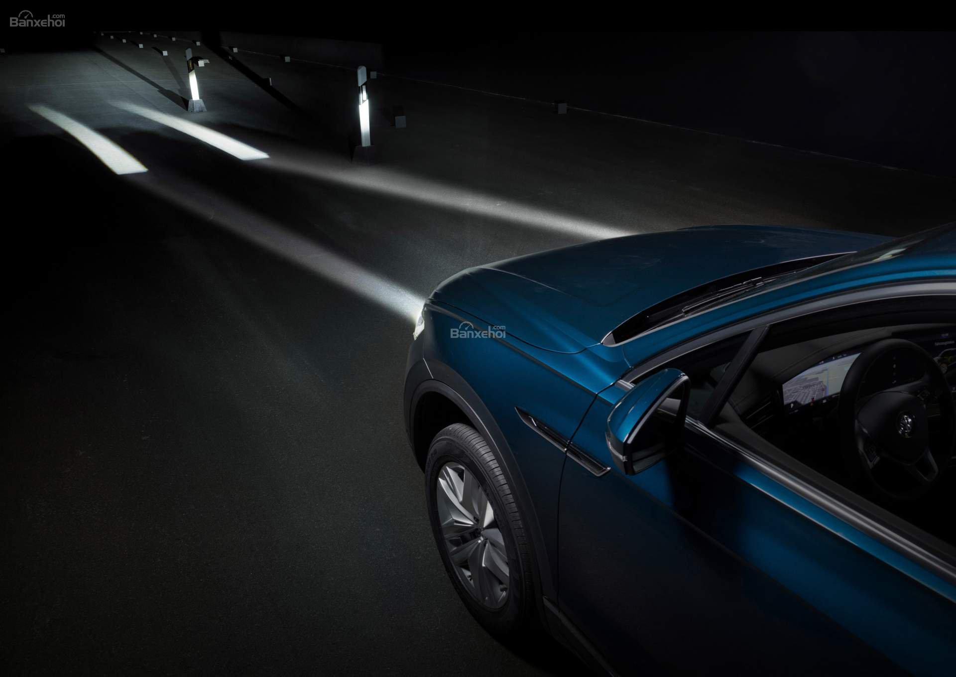 Công nghệ đèn pha, đèn hậu tương tác mới của Volkswagen.