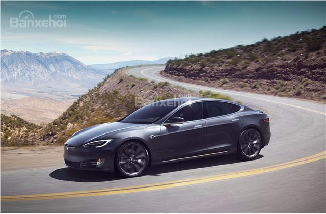 Tesla Model S 2018.