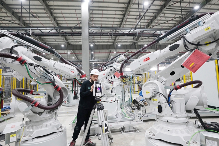 Khám phá dây chuyên sản xuất với 1.200 robot tự động của VinFast 2 Khám phá dây chuyên sản xuất với 1.200 robot tự động của VinFast a2