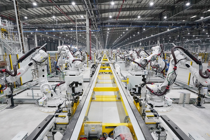 Khám phá dây chuyên sản xuất với 1.200 robot tự động của VinFast 5 Khám phá dây chuyên sản xuất với 1.200 robot tự động của VinFast a5