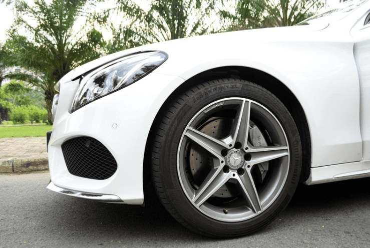 Mercedes-Benz C250 Exclusive và C300 AMG về phần thân 4