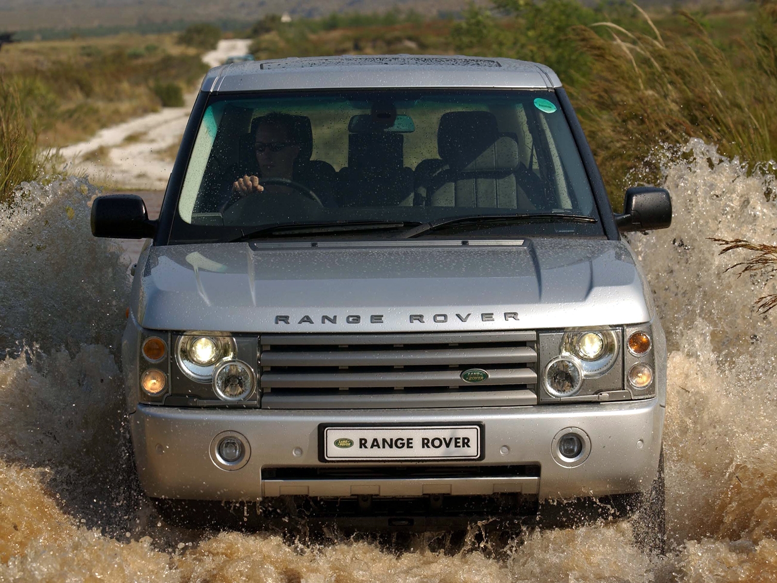 Top xe sang cũ giá rẻ đáng để mua: Có Audi A8 1 Land Rover Range Rover (L332)
