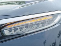 Đánh giá xe Honda Civic 2017 có đèn pha HID kiểu Projector tích hợp cảm biến điều chỉnh góc chiếu sáng.