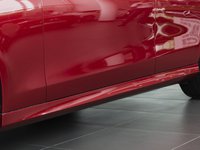Đánh giá xe Mercedes-Benz E-Class 2017 có thanh ốp cửa cũng như các điểm nối rất đồng bộ.