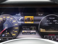 Đánh giá xe Mercedes-Benz E-Class 2017 có cụm đồng hồ lái điện tử hiển thị nhiều thông tin.