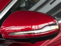 Đánh giá xe Mercedes-Benz E-Class 2017 có kính chiếu hậu ngoài tích hợp LED báo xi nhan.