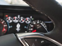 Đánh giá xe Chevrolet Camaro 2017: Thiết kế vô-lăng 3 chấu thể thao tích hợp các nút điều khiển a4