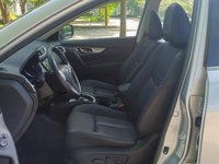 Đánh giá xe Nissan X-Trail 2016 có hàng ghế trước thiết kế ôm, các ghế chỉnh điện nhiều hướng.