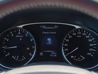 Đánh giá xe Nissan X-Trail 2016 có cụm đồng hồ lái cơ bản.