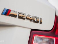 Đánh giá xe BMW 2-Series 2017: Ký hiệu giúp phân biệt các phiên bản ở phía sau xe.