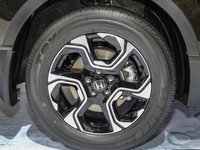 Đánh giá xe Honda CR-V 2018 bản 7 chỗ: Mâm 3 chấu kép.