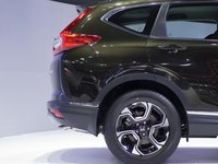 Đánh giá xe Honda CR-V 2018 bản 7 chỗ: Thiết kế cửa hất về phía đuôi.