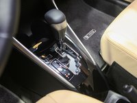 Đánh giá xe Toyota Yaris 2019: Khu vực cấn số điều khiển quen thuộc...