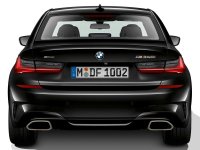 Đuôi xe BMW M340i.