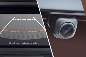 Đánh giá xe Suzuki Ciaz 2017 được tích hợp sẵn camera lùi tiện ích.