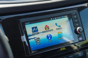 Đánh giá xe Nissan X-Trail 2016 có màn hình cảm ứng chạy Android hiện đại.